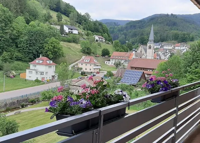 Steepleview House, Renchtalblick Apartment - Cozy & Serene Apartment For 2